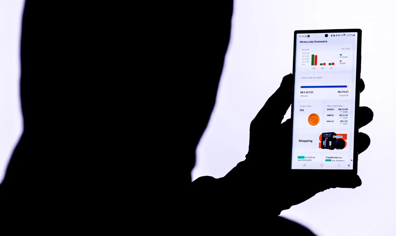 Imagem da notícia Corrida armamentista digital: como polícia, bancos e legislação enfrentam fraudes com 'deepfakes'