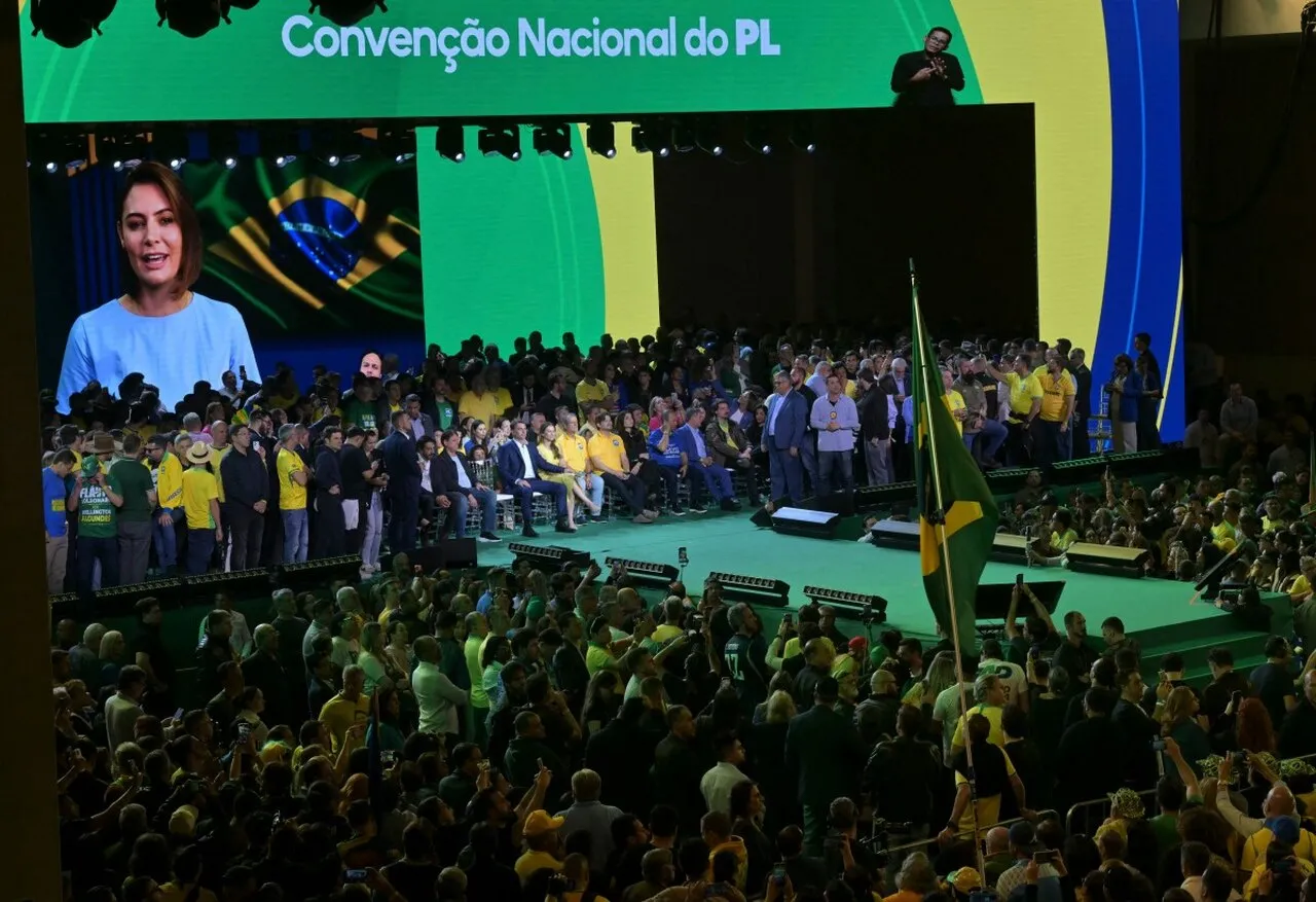Michelle Bolsonaro participa da convenção de maneira virtual.