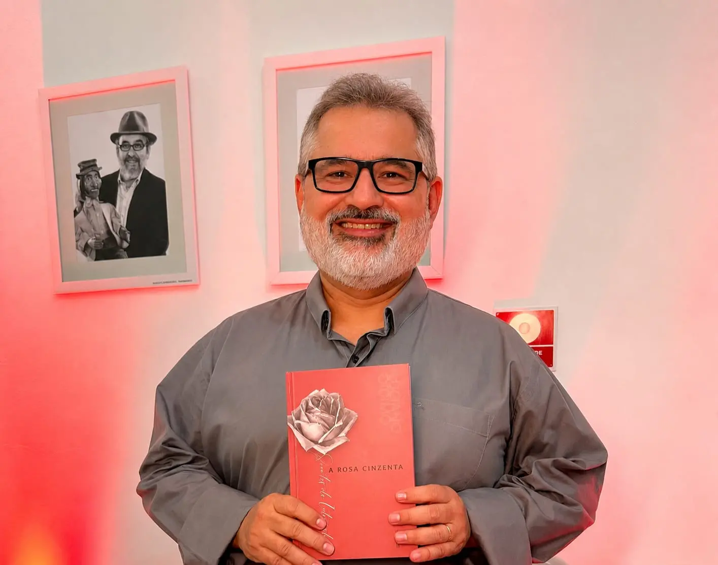 Imagem da notícia CAPTEI: Novo livro de Luciano Dídimo transforma lançamento em espetáculo de emoções
