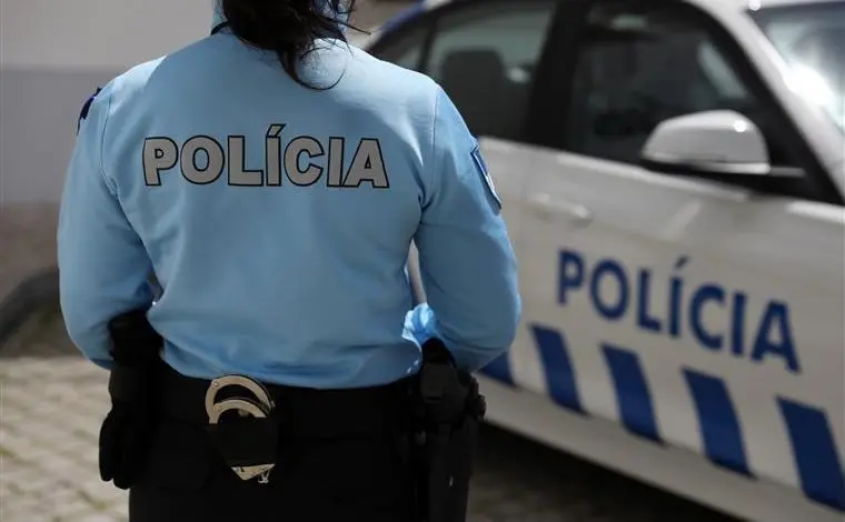 Imagem da notícia Menina de 12 anos é resgatada em Portugal após ser prometida em casamento na França