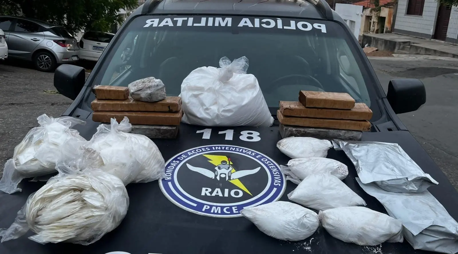 Imagem da notícia Mulher é presa com 17 kg de drogas em ônibus com destino a Tauá, no Interior do Ceará
