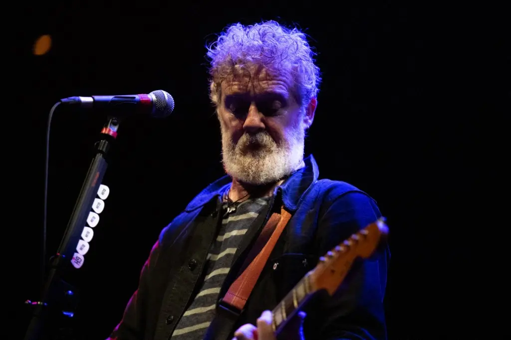 Imagem da notícia Glen Hansard, vencedor do Oscar, morre aos 56 anos em acidente de moto