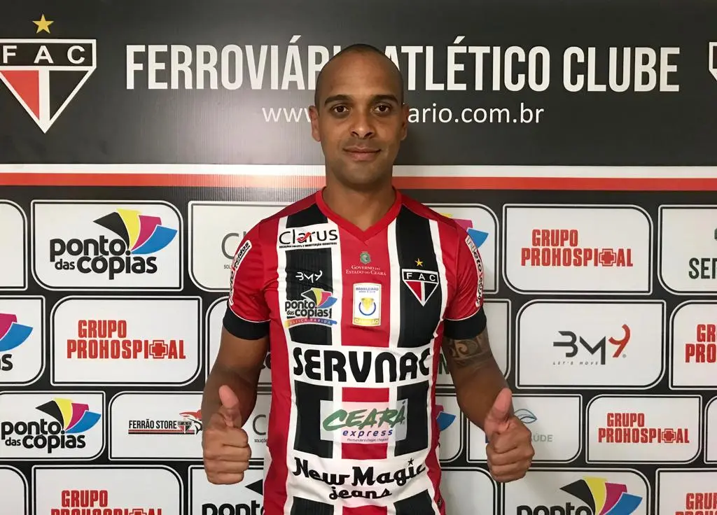 Imagem da notícia Ex-jogador do Ferroviário, Tássio Maia morre no Rio após desabamento de muro