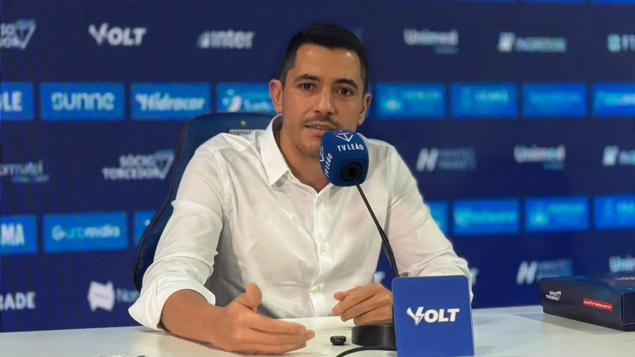 Imagem da notícia Pedro Martins projeta acordo do Fortaleza para o fim do transfer ban: 'estou otimista'