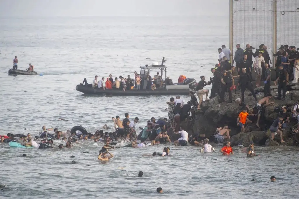 Imagem da notícia O que se sabe sobre a chegada massiva de imigrantes do Marrocos à Espanha