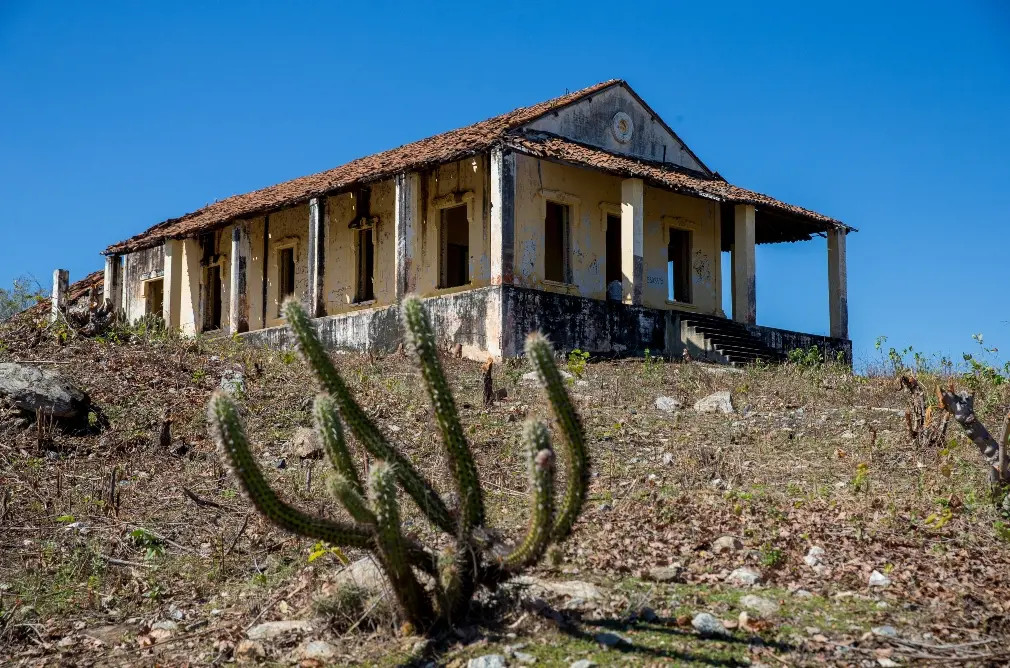 Imagem das ruínas do Campo de Concentração em Senador Pompeu.