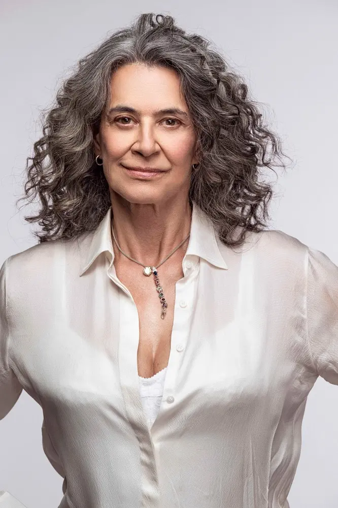Artista investiga diferentes visões sobre ser mulher em seu novo show.