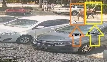A vítima foi agredida com chutes, socos e pauladas.
