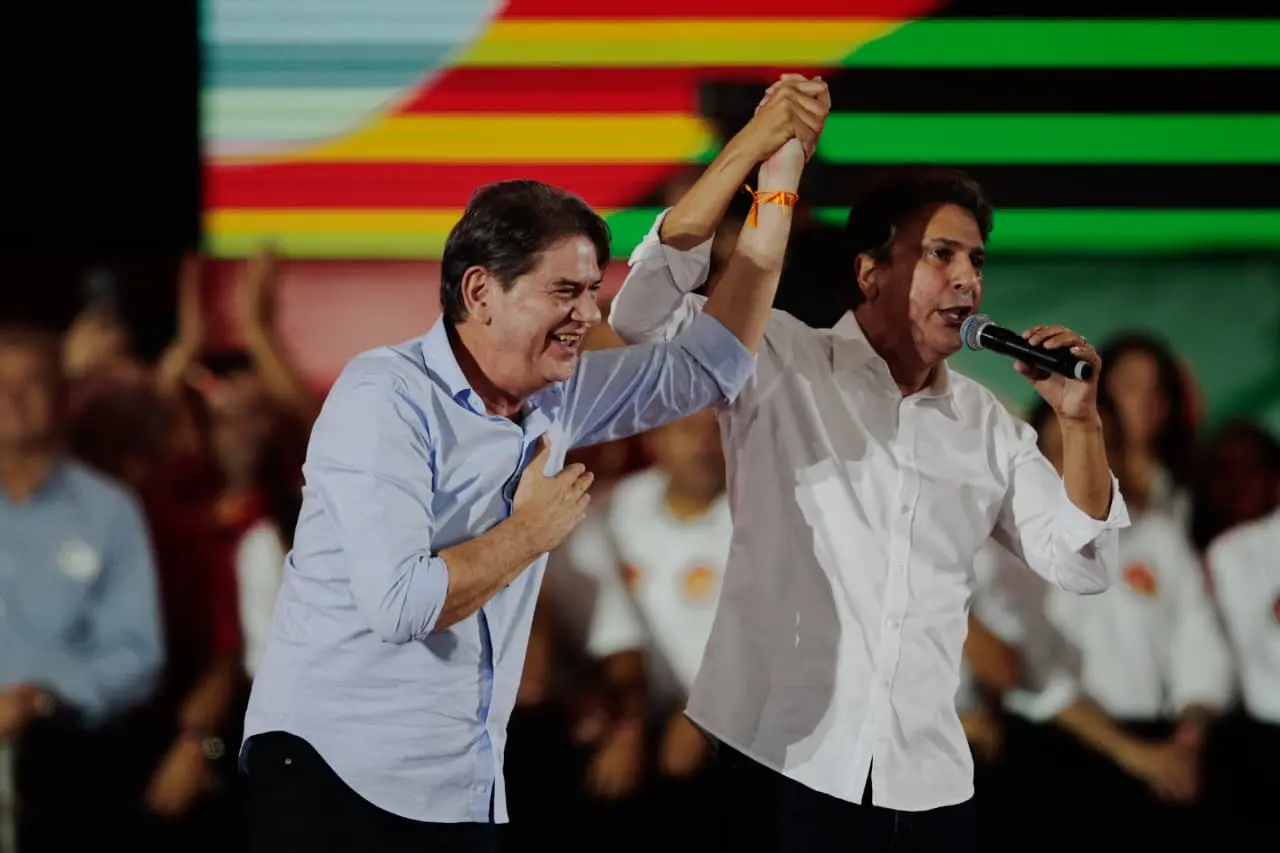 Imagem da notícia Em ato de Elmano, Camilo ressalta presença de Cid Gomes e diz que adversários são 'time do ódio'