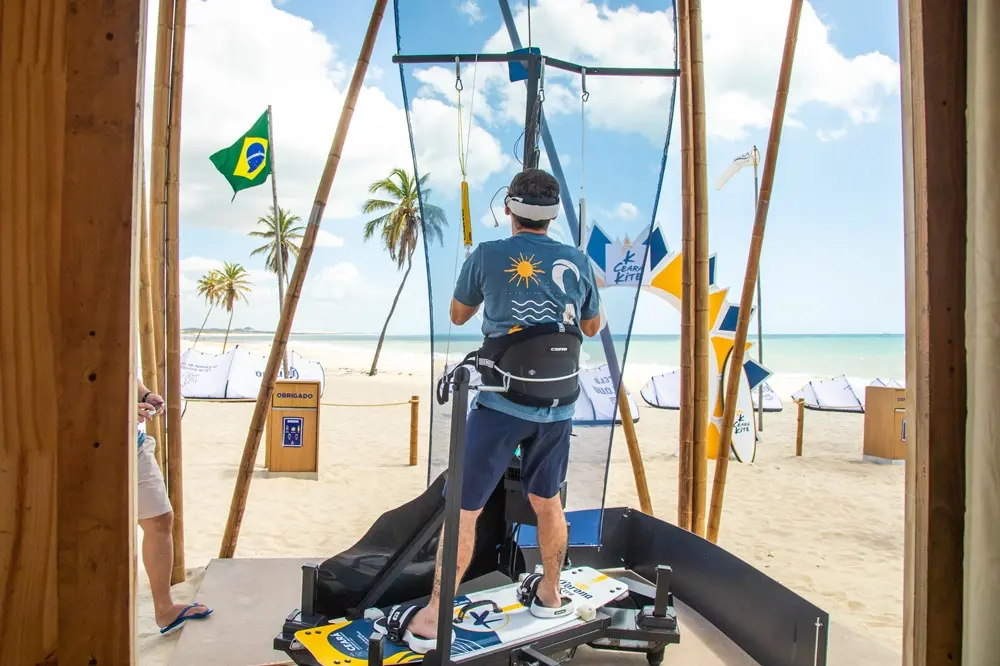 Imagem da notícia Cumbuco recebe primeiro simulador virtual de kitesurfe para velejar no chão