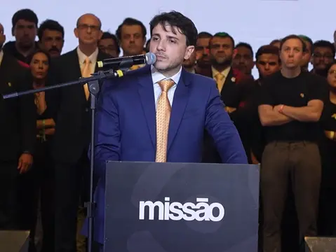 Imagem da notícia: Missão oficializa Renan Santos como candidato à presidência: