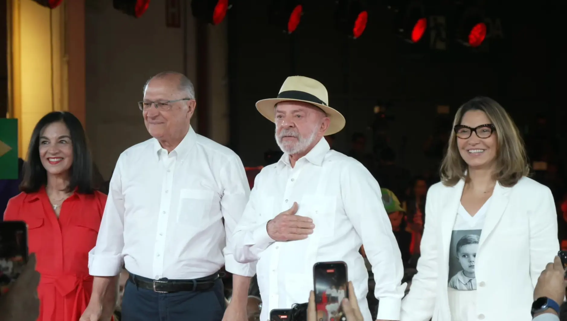 Imagem da notícia Lula oficializa candidatura pela reeleição à Presidência em convenção do PT