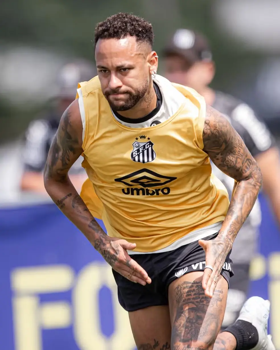 Imagem da notícia Neymar pode desfalcar Santos contra Remo por participação em leilão