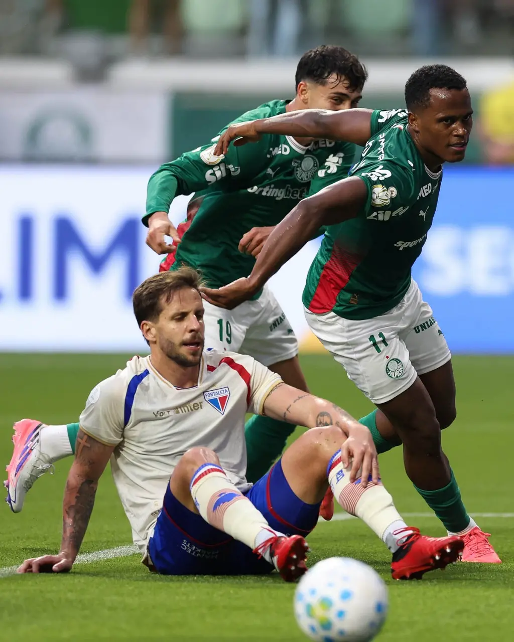 Imagem da notícia Não deu para segurar: Palmeiras 3 x 0 Fortaleza