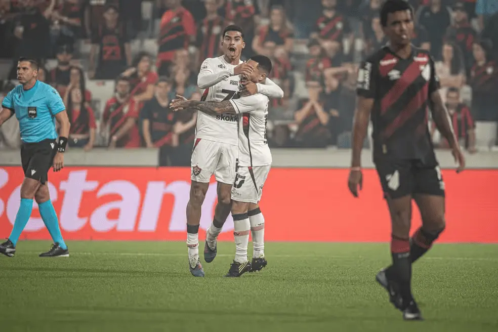 Imagem da notícia Jogos de hoje na TV: veja onde assistir e horário das partidas desta segunda-feira (3)