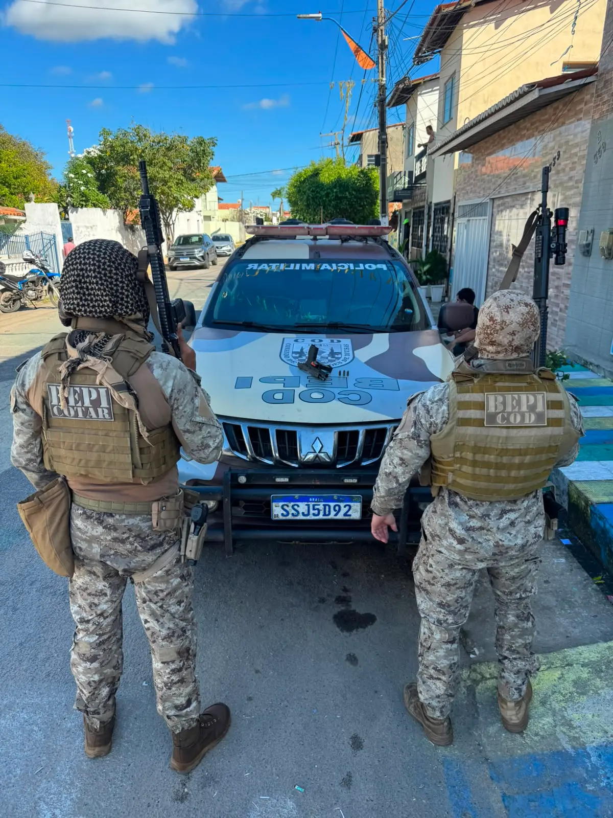 Imagem da notícia De dentro de embarcação, chefe do CV em Fortim troca tiros com a polícia e acaba morto