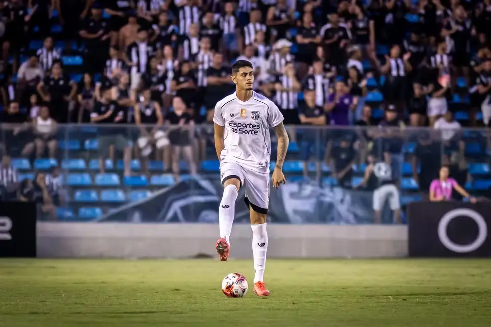 Imagem da notícia Pedro Gilmar faz cirurgia no joelho e não joga mais em 2026
