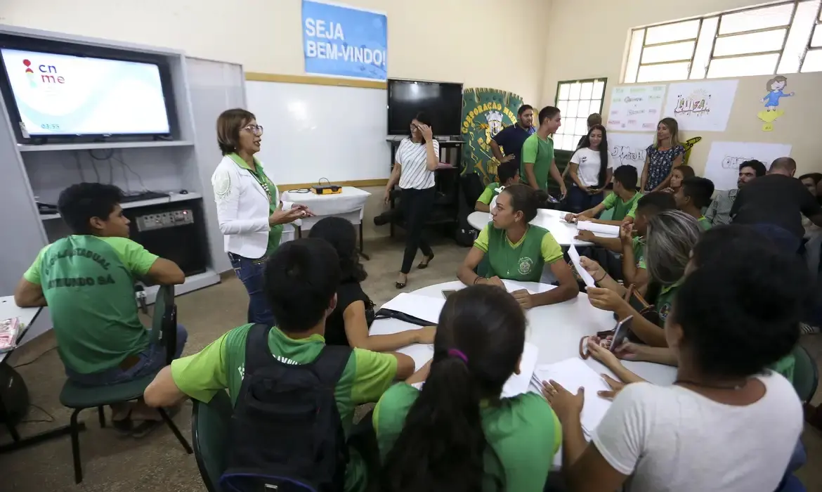 Imagem da notícia Pé-de-Meia realiza novo pagamento em agosto; veja calendário e quem tem direito