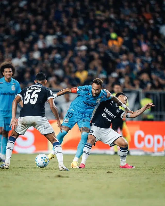 Imagem da notícia Neymar troca ofensas com dirigente do Remo após classificação do Santos na Copa do Brasil