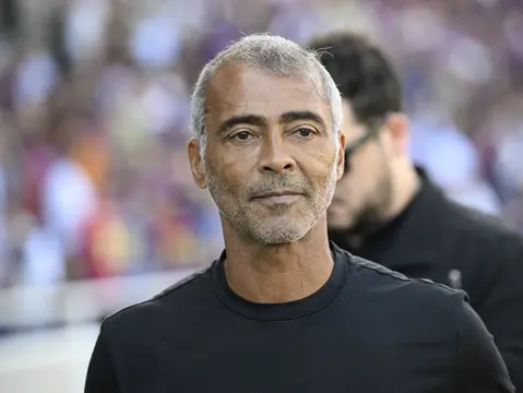 Imagem da notícia: Romário tem parte do salário do Senado retido para pagar dívida: ‘impacto material irreversível'