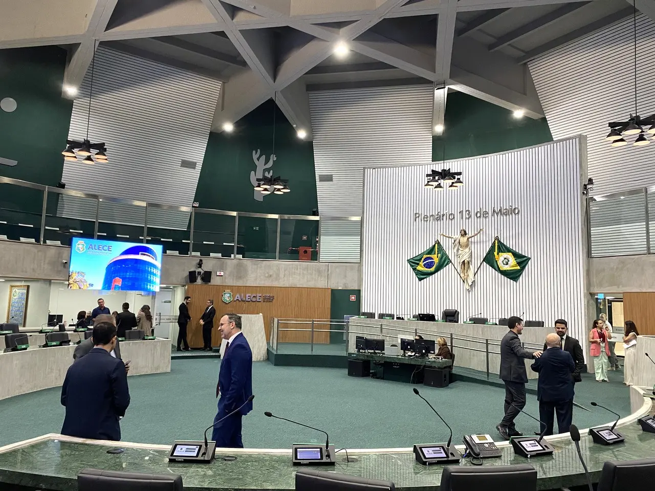 Imagem da notícia Sessão da Alece é encerrada por falta de quórum, após 10 minutos, em dia de sessão presencial