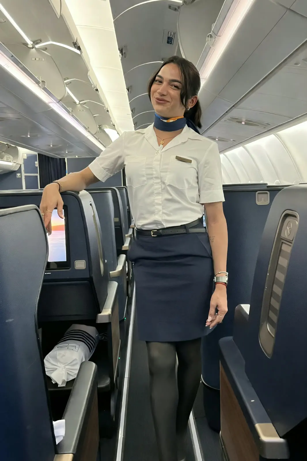 Imagem da notícia Mulher trans cearense viaja o mundo e vira comissária de bordo na Alemanha: 'Sempre sonhei'