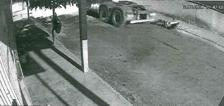 Imagens de câmeras de segurança registraram o atropelamento.