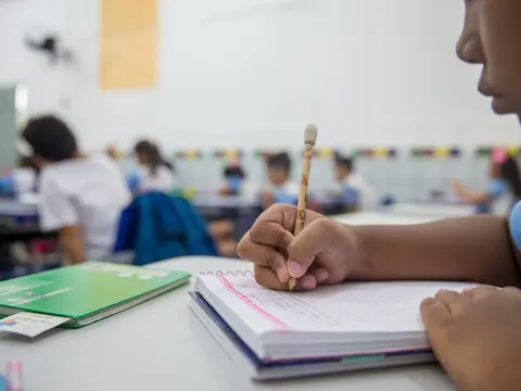 Imagem da notícia: Notas do CE no Ideb voltam a crescer em 2 etapas, mas Ensino Médio não atinge meta