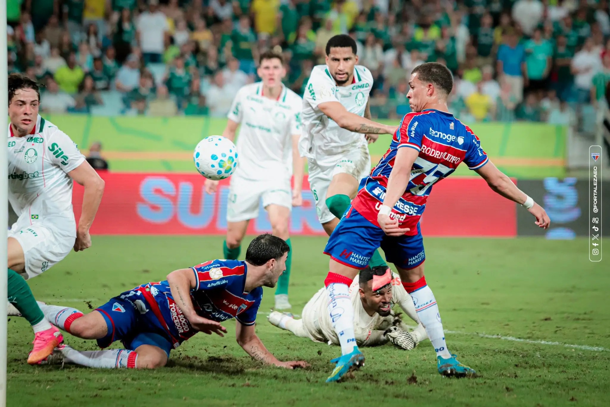 Imagem da notícia Apesar da eliminação, Rodriguinho valoriza vitória diante do Palmeiras: 'É seguir buscando o acesso'
