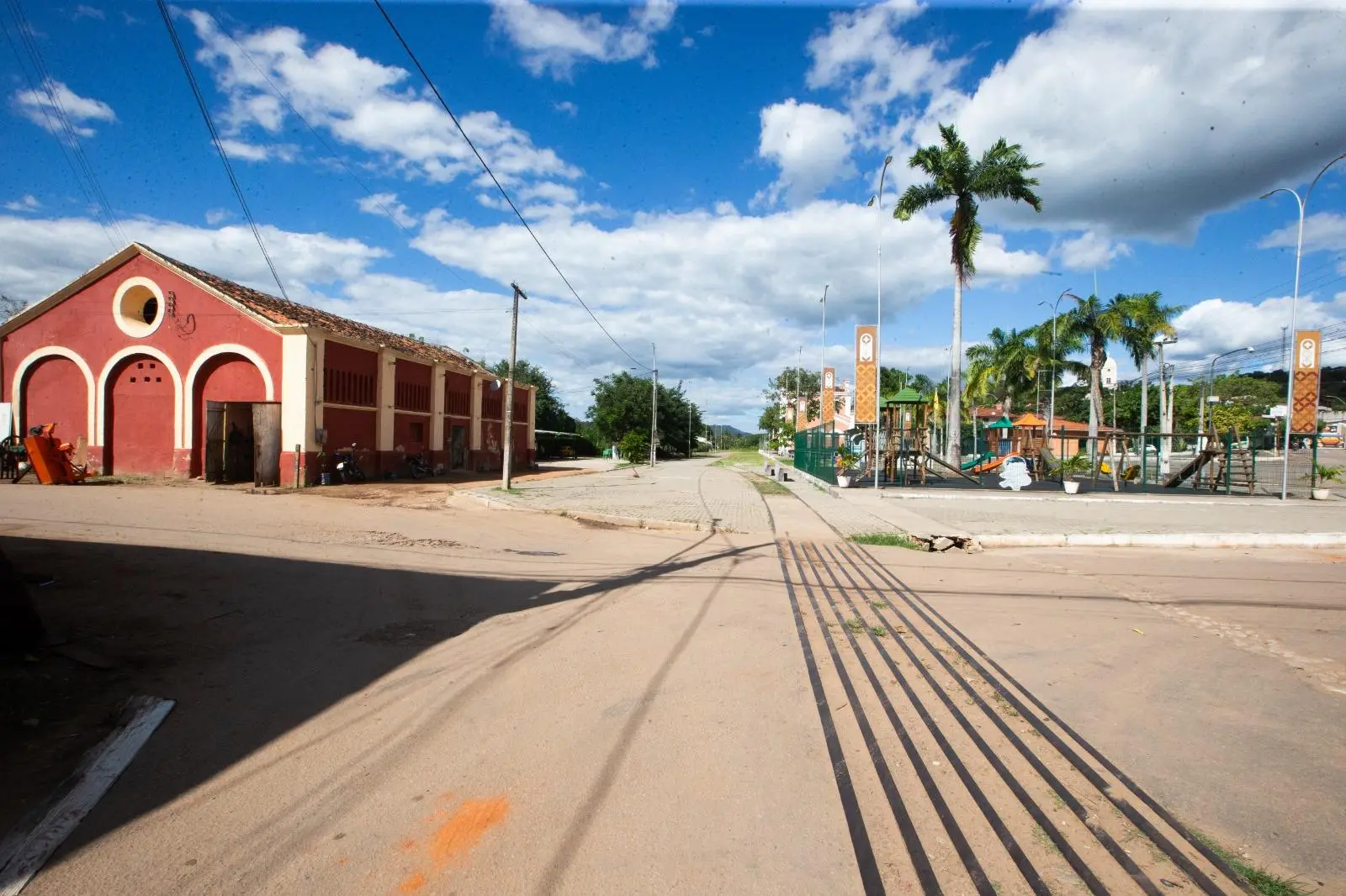 Imagem da notícia: Como o abandono de ferrovia travou a economia e mudou a dinâmica de uma cidade do Ceará?