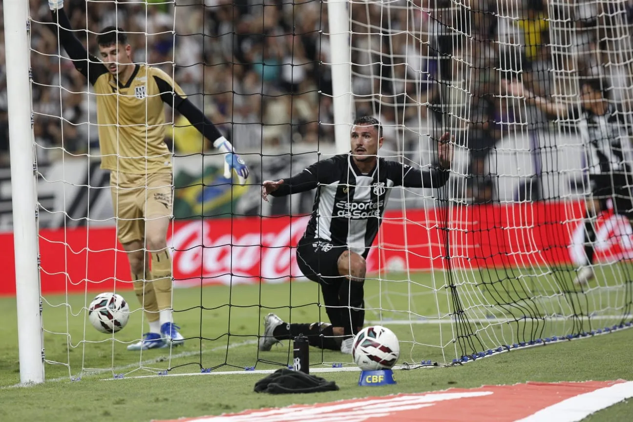 Vina teve gol anulado em lance que 'tirou' o gol de Giulio