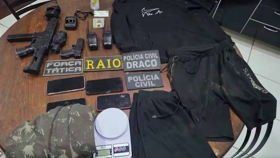 Imagem da notícia Dupla é presa após deixar granada na frente de comércio no interior do Ceará 