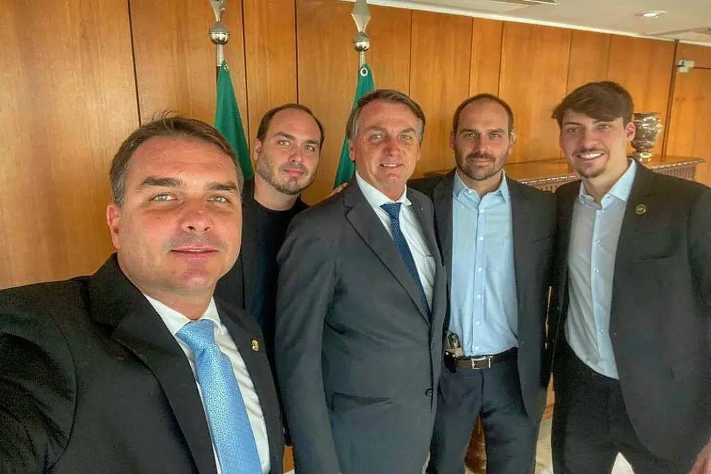 Imagem da notícia Moraes nega que Bolsonaro receba visita dos filhos no Dia dos Pais