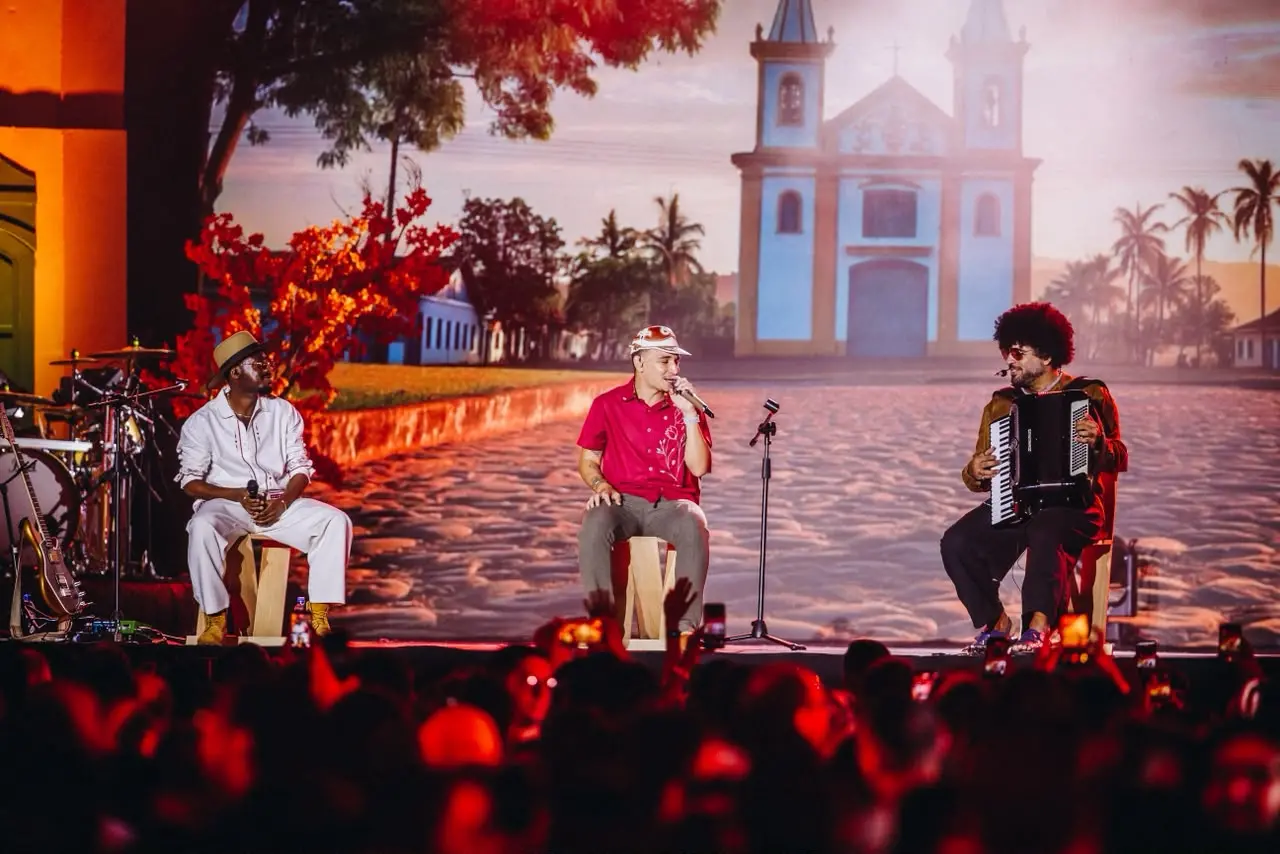 João Gomes, Mestrinho e Jota Pê monstraram bom entrosamento e interação em abertura de nova turnê na capital cearense.