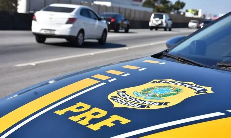 Imagem da notícia Homem furta viatura da PRF durante abordagem na BR-116 em Itaitinga