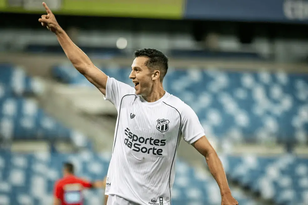 Imagem da notícia Ceará rescinde com Juan Alano, que fica livre para acertar com o Sport