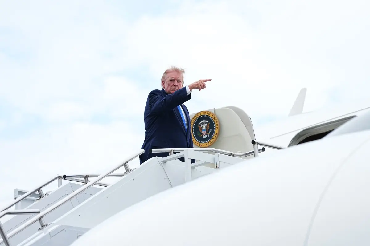 Imagem da notícia Trump saiu da Turquia em voo secreto após ser escondido em caminhão por ameaça do Irã, diz jornal