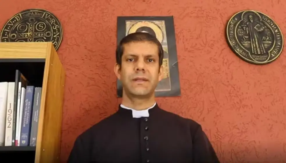 Imagem da notícia Padre brasileiro é excomungado da Igreja Católica por ligação com grupo ultraconservador