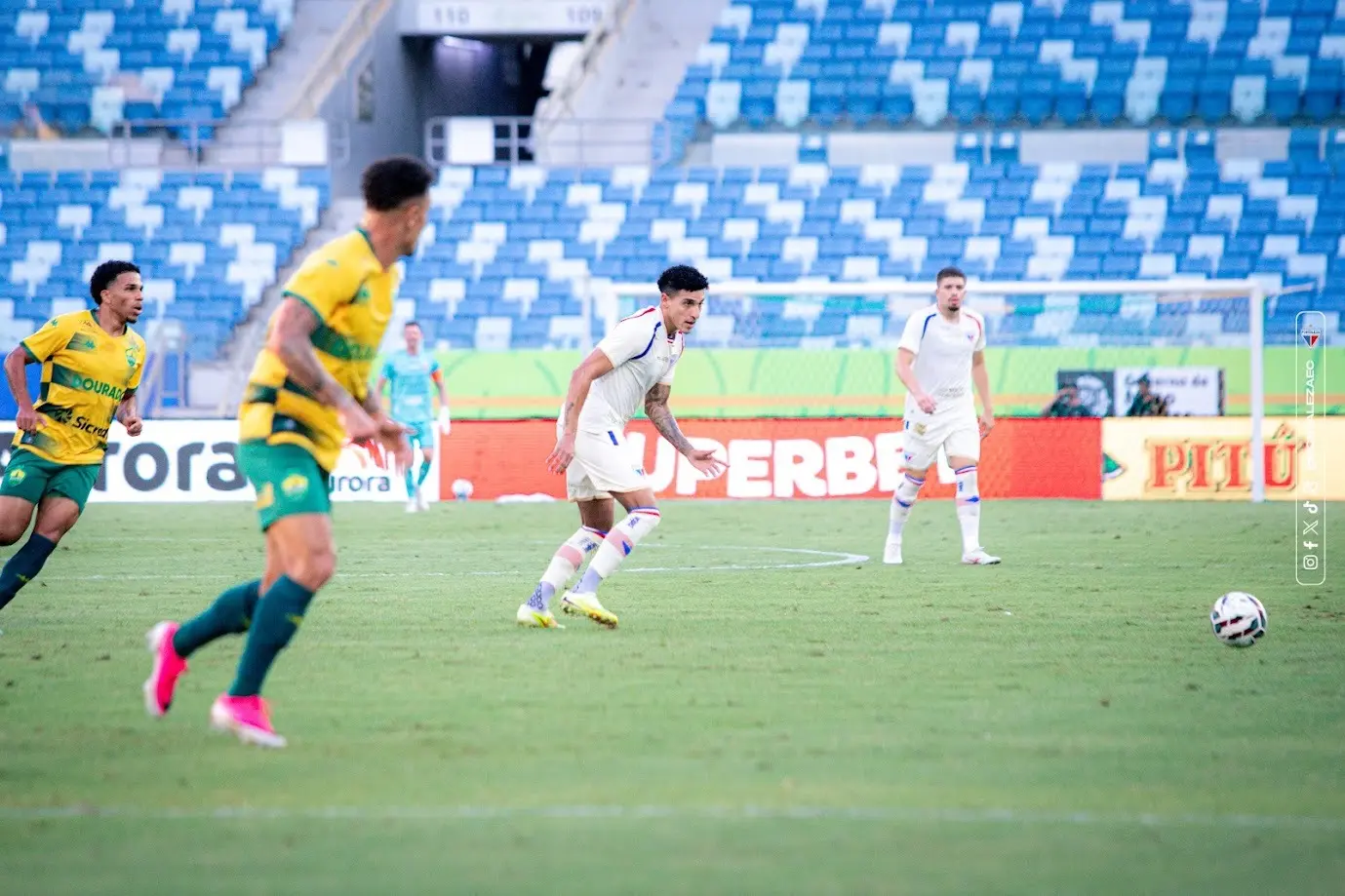 Imagem da notícia Lateral Fuentes sofre lesão e está fora da temporada