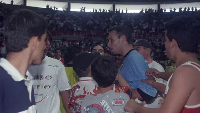 O último grande título do Sumov foi em 2001, quando conquistou a Taça Brasil de Futsal no ginásio Paulo Sarasate lotado