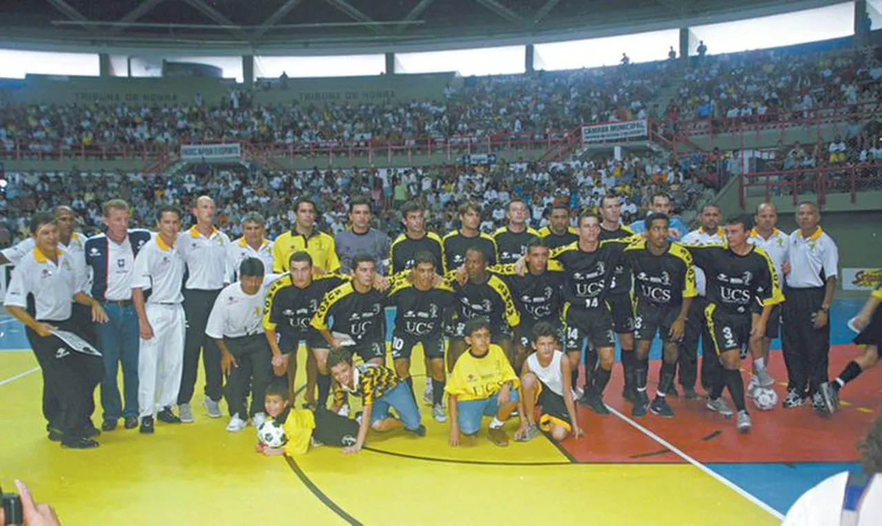 Timaço do Sumov campeão da Taça Brasil de 2001 no Paulo Sarasate lotado
