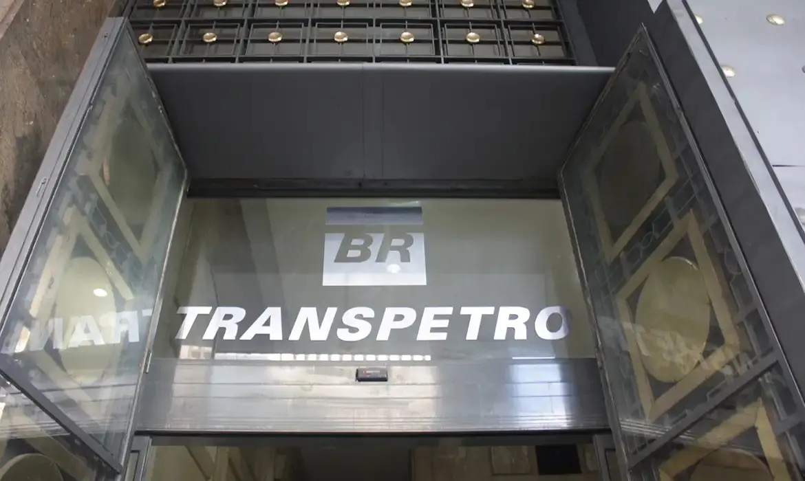 Imagem da notícia Transpetro divulga edital de concurso com mais de 4 mil vagas; inscrições começam nesta-quarta