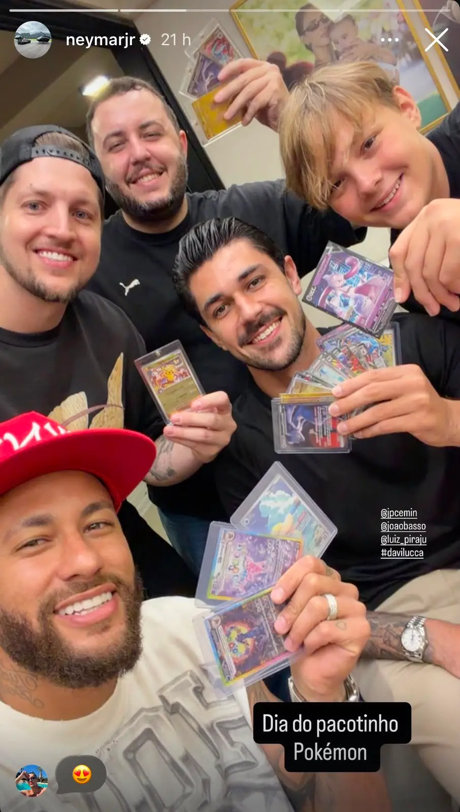 Imagem da notícia Cartas de Pokémon viram mercado de luxo e febre entre jogadores de futebol
