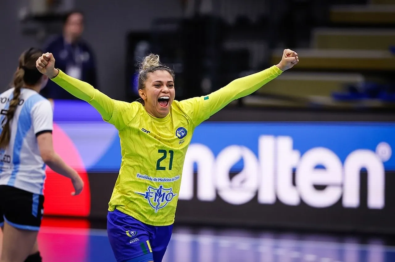 Adriana Doce em ação pela Seleção Brasileira de handebol