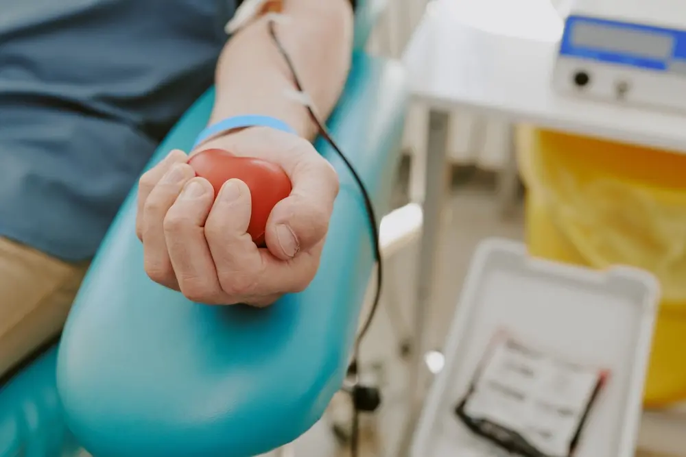 Imagem da notícia Pessoas acima de 70 poderão continuar doando sangue no Brasil, diz ministério; confira novas regras