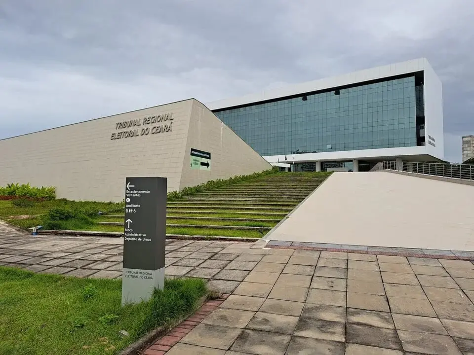 Imagem da notícia Justiça mantém prisão de vereadores investigados em operação contra facções criminosas em Sobral