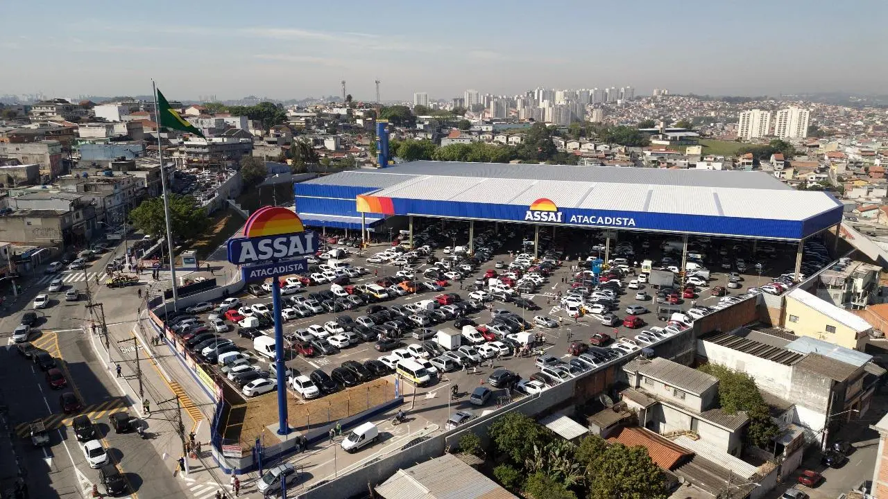 Imagem da notícia Rede de supermercados abre 87 vagas de emprego em lojas no Ceará; saiba como se inscrever