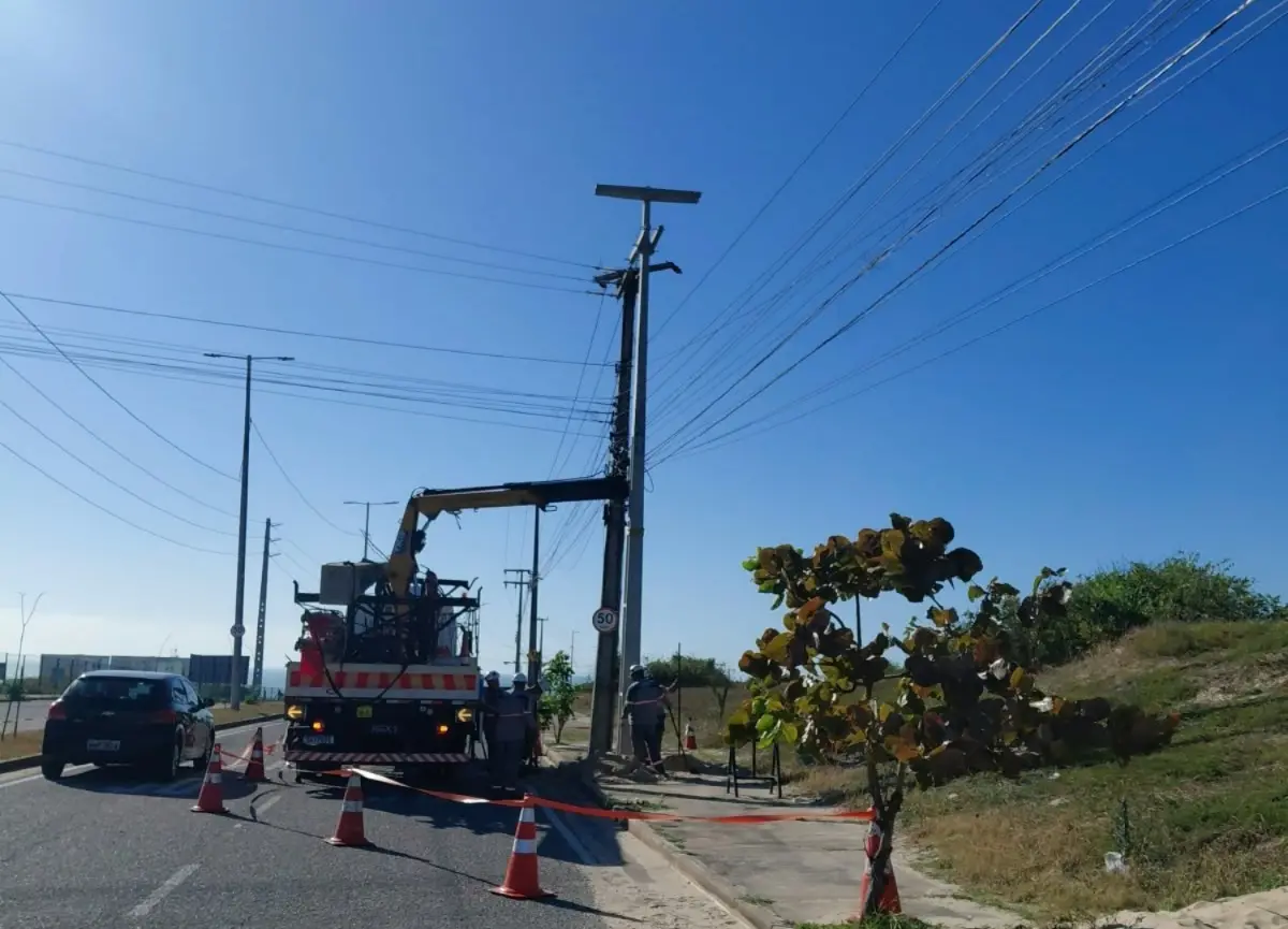 Imagem da notícia Moradores ficam sem energia após furto de cabos de cobre na Praia do Futuro