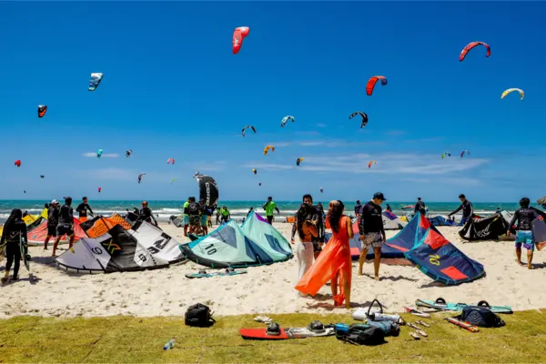 Imagem da notícia UFC promove curso de segurança no kitesurf na praia de Cumbuco