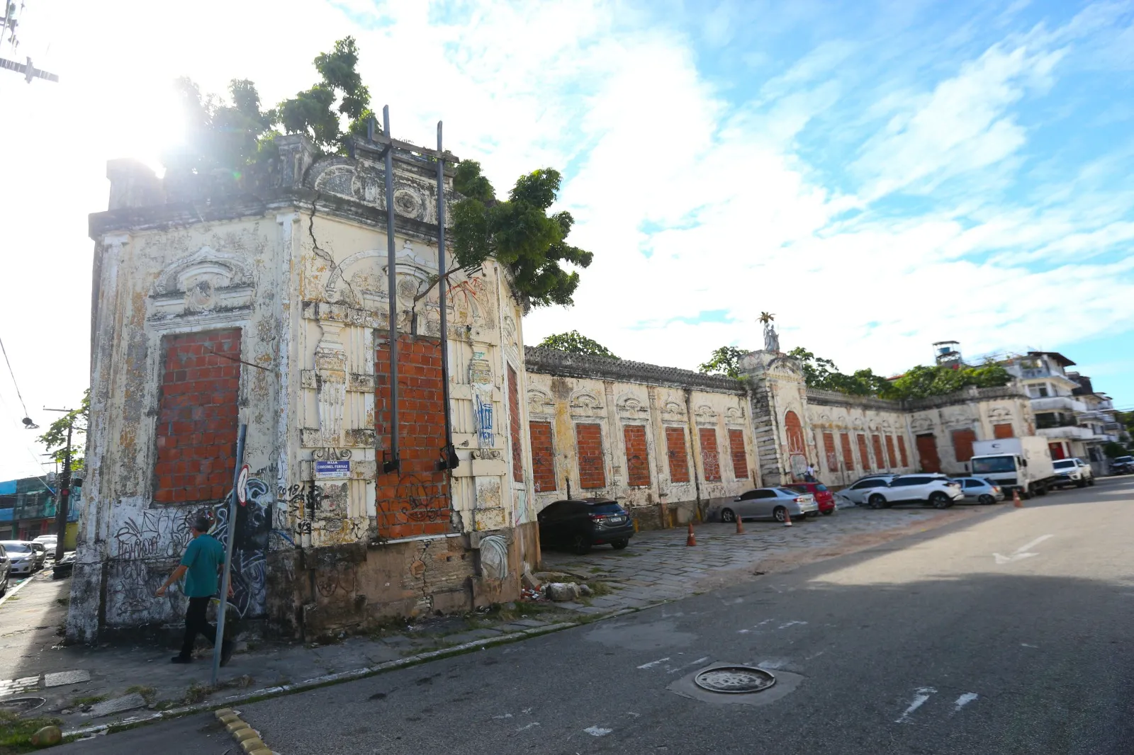 Prédio histórico no Centro de Fortaleza tem mais de 100 anos.